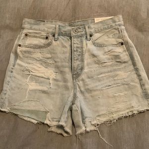 American Eagle 90s boyfriend short